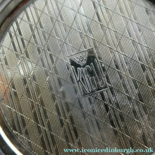 Load image into Gallery viewer, Vintage 1960s Powder Compact. Famous London Tourist Sites . Marked Kigu
