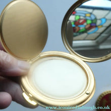 Load image into Gallery viewer, Vintage 1960s Powder Compact. Famous London Tourist Sites Unused
