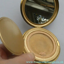 Load image into Gallery viewer, Vintage 1960s Powder Compact. Famous London Tourist Sites Unused
