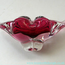 Load image into Gallery viewer, HOSPODKA Chribska. Fine MINIATURE 1960s Pink and Clear Cased Glass Bowl with Wing Details
