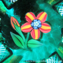 Load image into Gallery viewer, 1960s Paul Ysart Paperweight. Orange Flower with Original Label
