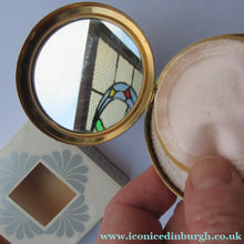 Load image into Gallery viewer, 1960s Powder Compact with Incised Gold Abstract Ring Pattern 
