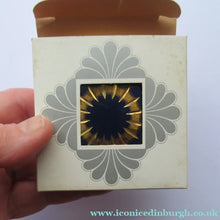 Load image into Gallery viewer, 1960s Powder Compact with Incised Gold Abstract Ring Pattern 

