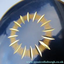 Load image into Gallery viewer, 1960s Powder Compact with Incised Gold Abstract Ring Pattern 
