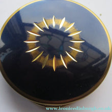 Load image into Gallery viewer, 1960s Powder Compact with Incised Gold Abstract Ring Pattern 
