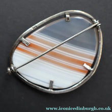 Load image into Gallery viewer, Vintage 1960s Scottish Polished Agate Brooch with Fine 925 Silver Surround
