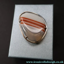 Load image into Gallery viewer, Vintage 1960s Scottish Polished Agate Brooch with Fine 925 Silver Surround
