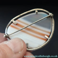 Load image into Gallery viewer, Vintage 1960s Scottish Polished Agate Brooch with Fine 925 Silver Surround
