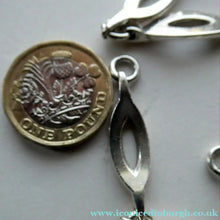 Load image into Gallery viewer, Vintage 1960s Scottish Silver Necklace. With Edinburgh Hallmark 1967
