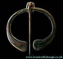 Load image into Gallery viewer, 1960s Penannular Brooch by Cook, Holland &amp; Co. with Inset Amethyst. Traditional Design
