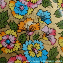 Load image into Gallery viewer, Vintage 1960s Stratton POWDER COMPACT with a Carpet of Flowers and Gold Tone Background
