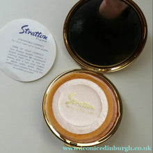 Load image into Gallery viewer, Vintage 1960s Stratton POWDER COMPACT with a Carpet of Flowers and Gold Tone Background
