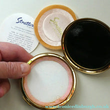 Load image into Gallery viewer, Vintage 1960s Stratton POWDER COMPACT with a Carpet of Flowers and Gold Tone Background
