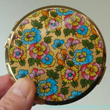 Load image into Gallery viewer, Vintage 1960s Stratton POWDER COMPACT with a Carpet of Flowers and Gold Tone Background
