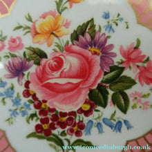 Load image into Gallery viewer, Vintage 1960s POWDER COMPACT with White Enamel Lid and Pink Roses Image. Design by STRATTON
