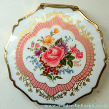 Load image into Gallery viewer, Vintage 1960s POWDER COMPACT with White Enamel Lid and Pink Roses Image. Design by STRATTON

