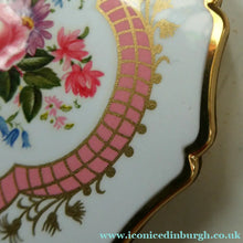 Load image into Gallery viewer, Vintage 1960s POWDER COMPACT with White Enamel Lid and Pink Roses Image. Design by STRATTON
