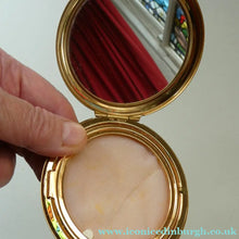 Load image into Gallery viewer, Vintage 1960s Stratton POWDER COMPACT with a Carpet of Flowers and Cerise Pink Background
