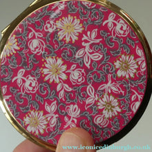 Load image into Gallery viewer, Vintage 1960s Stratton POWDER COMPACT with a Carpet of Flowers and Cerise Pink Background
