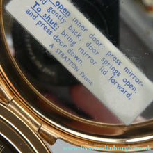 Load image into Gallery viewer, 1960s Stratton POWDER COMPACT with Purple Enamel Background &amp; Posy of Daffodils Design
