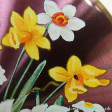 Load image into Gallery viewer, 1960s Stratton POWDER COMPACT with Purple Enamel Background &amp; Posy of Daffodils Design
