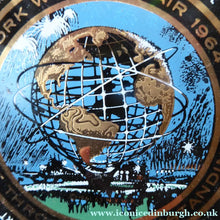 Load image into Gallery viewer, 1964 NEW YORK World Fair Commemorative Glass Plate with Images from the Exhibition. 7 Inches
