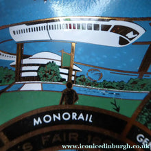 Load image into Gallery viewer, 1964 NEW YORK World Fair Commemorative Glass Plate with Images from the Exhibition. 7 Inches

