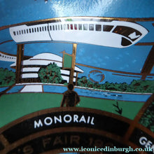 Load image into Gallery viewer, 1964 NEW YORK World Fair Commemorative Glass Plate with Images from the Exhibition. 7 Inches
