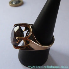 Load image into Gallery viewer, vintage 1970s 9ct gold Ring with Quartz Stone
