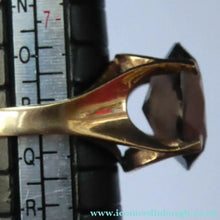 Load image into Gallery viewer, vintage 1970s 9ct gold Ring with Quartz Stone
