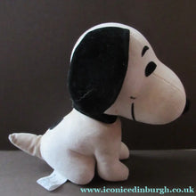 Load image into Gallery viewer, Original 1970s Authorised Snoopy Plush Felt Toy. United Feature Syndicate
