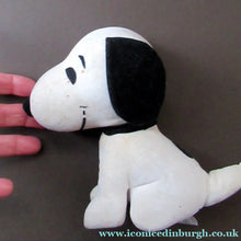 Load image into Gallery viewer, Original 1970s Authorised Snoopy Plush Felt Toy. United Feature Syndicate
