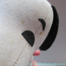 Load image into Gallery viewer, Original 1970s Authorised Snoopy Plush Felt Toy. United Feature Syndicate
