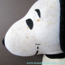 Load image into Gallery viewer, Original 1970s Authorised Snoopy Plush Felt Toy. United Feature Syndicate
