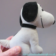 Load image into Gallery viewer, Original 1970s Authorised Snoopy Plush Felt Toy. United Feature Syndicate
