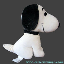Load image into Gallery viewer, Original 1970s Authorised Snoopy Plush Felt Toy. United Feature Syndicate
