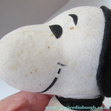 Load image into Gallery viewer, Original 1970s Authorised Snoopy Plush Felt Toy. United Feature Syndicate
