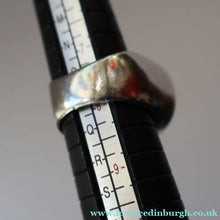 Load image into Gallery viewer, Stylist 1970s Brutalist HALLMARKED Silver Ring by Ralph Weston for Cado Designs. UK Size O
