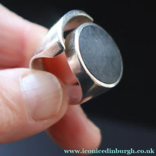 Load image into Gallery viewer, Stylist 1970s Brutalist HALLMARKED Silver Ring by Ralph Weston for Cado Designs. UK Size O
