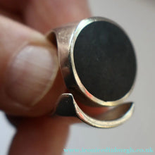 Load image into Gallery viewer, Stylist 1970s Brutalist HALLMARKED Silver Ring by Ralph Weston for Cado Designs. UK Size O
