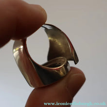 Load image into Gallery viewer, Stylist 1970s Brutalist HALLMARKED Silver Ring by Ralph Weston for Cado Designs. UK Size O
