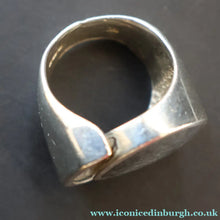 Load image into Gallery viewer, Stylist 1970s Brutalist HALLMARKED Silver Ring by Ralph Weston for Cado Designs. UK Size O
