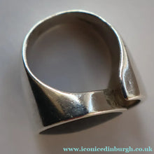 Load image into Gallery viewer, Stylist 1970s Brutalist HALLMARKED Silver Ring by Ralph Weston for Cado Designs. UK Size O
