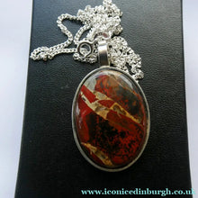 Load image into Gallery viewer, Stylish Oval HALLMARKED SILVER &amp; Agate Pendant (London 1976)
