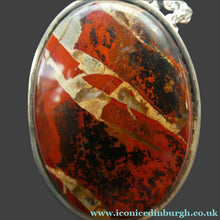Load image into Gallery viewer, Stylish Oval HALLMARKED SILVER &amp; Agate Pendant (London 1976)

