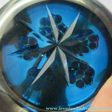 Load image into Gallery viewer, 1970s Perthshire Paperweight Kingfisher / Green Base PP10
