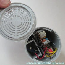Load image into Gallery viewer, Vintage 1970s Transistor Radio: English Brewing Industry Advertising Collector's Item
