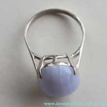 Load image into Gallery viewer, Vintage 1975 EDINBURGH Hallmarked Delicate Silver &amp; Blue Lace Agate Ring.  Size O+
