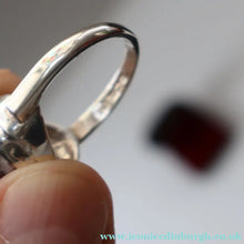 Load image into Gallery viewer, Vintage 1977 SCOTTISH Hallmarked Solid Silver &amp; Millefiori CAITHNESS GLASS Ring (Size R) 

