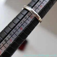 Load image into Gallery viewer, Vintage 1977 SCOTTISH Hallmarked Solid Silver &amp; Millefiori CAITHNESS GLASS Ring (Size R) 
